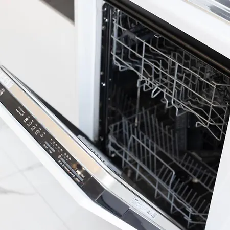 Ivory Seafront With Views!- Fl 25 By Homely Daire St. Paul's Bay