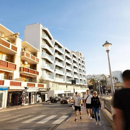 Daire Ivory Seafront With Views!- Fl 25 By Homely