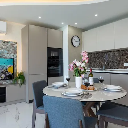 Daire Ivory Seafront With Views!- Fl 25 By Homely