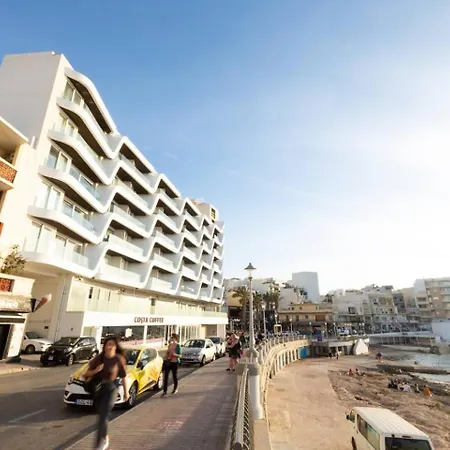 Ivory Seafront With Views!- Fl 25 By Homely *