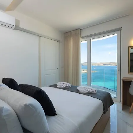 Ivory Seafront With Views!- Fl 25 By Homely