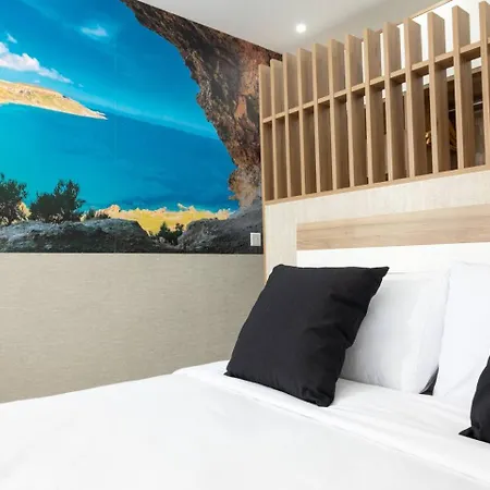 Ivory Seafront With Views!- Fl 25 By Homely * St Paul's Bay
