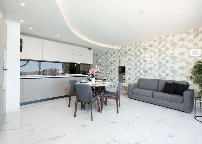 Ivory Seafront With Views!- Fl 25 By Homely Appartamento *