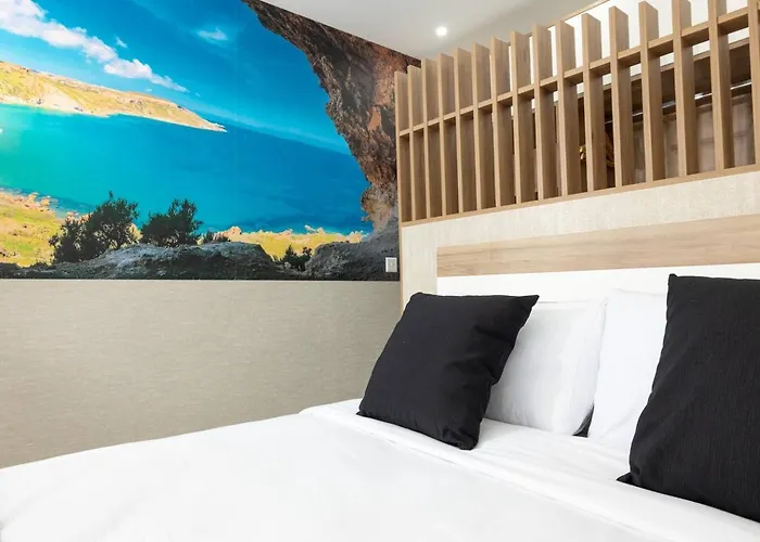 Ivory Seafront With Views!- Fl 25 By Homely * St. Paul's Bay